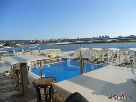 Вид на Геленджикскую бухту из кафе Приморье Вид на Геленджикскую бухту из кафе Приморье