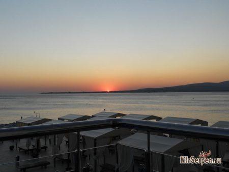 Вид на Геленджикскую бухту из кафе Приморье Вид на Геленджикскую бухту из кафе Приморье