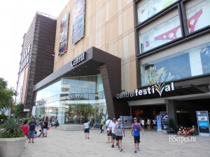 Кафе в торговом комплексе Central Festival, Паттайя, Таиланд Кафе в торговом комплексе Central Festival, Паттайя, Таиланд