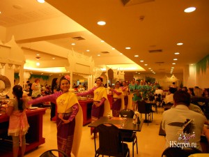 Страна тысячи потускневших улыбок Страна тысячи потускневших улыбок