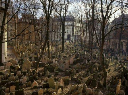 Старое еврейское кладбище в Праге, Чехия Старое еврейское кладбище в Праге, Чехия