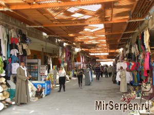 Шоппинг в Египте: Не собираешься покупать - не трогай товар