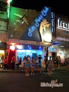 Go-Go бар Iron, Walking street, Паттайя