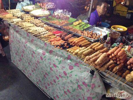 Вкусно пожевать в тайских уличных закусочных Вкусно пожевать в тайских уличных закусочных