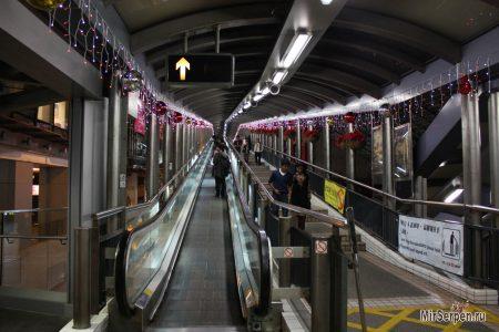 Уличный эскалатор в Гонконге Уличный эскалатор в Гонконге