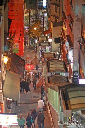 Уличный эскалатор в Гонконге Уличный эскалатор в Гонконге