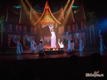 Шоу трансвеститов в Таиланде Шоу трансвеститов в Таиланде