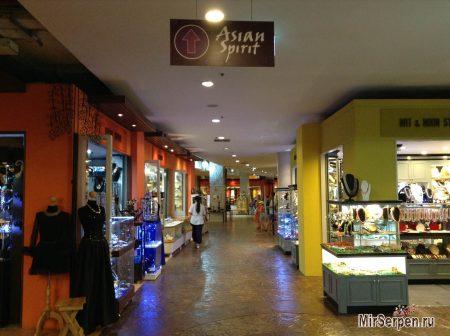 Сувенирный магазин That`s Siam, район Bangla Rd, Пхукет, Таиланд Сувенирный магазин That`s Siam, район Bangla Rd, Пхукет, Таиланд