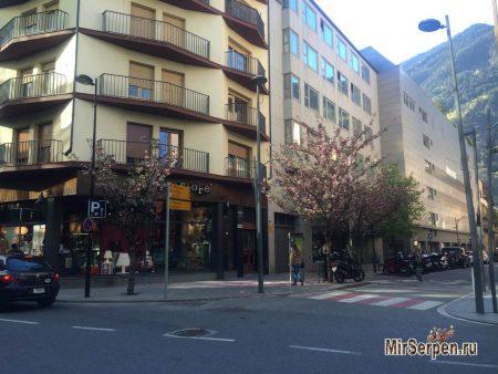 Andorra la Vella - столица княжества Андорра Andorra la Vella - столица княжества Андорра