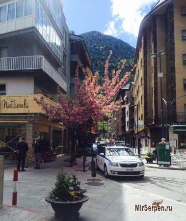 Andorra la Vella - столица княжества Андорра Andorra la Vella - столица княжества Андорра