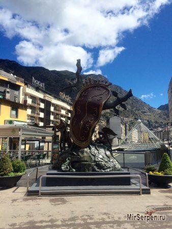 Andorra la Vella - столица княжества Андорра Andorra la Vella - столица княжества Андорра