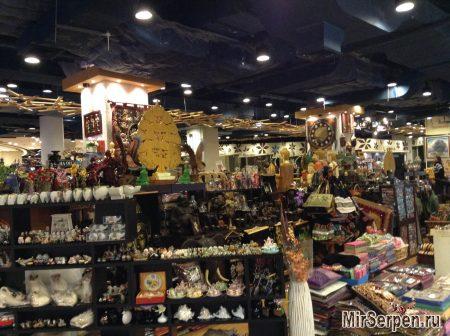 Рынок сувениров Asian Bazaar в торговом комплексе Central Festival, Паттайя Рынок сувениров Asian Bazaar в торговом комплексе Central Festival, Паттайя