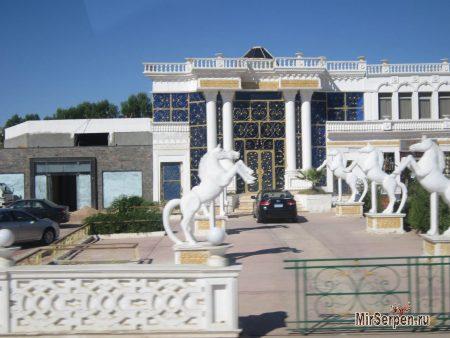 Бесплатный автобус Soho-Naama для туристов отеля Sierra