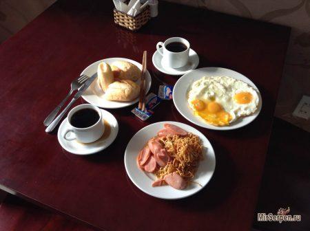 Еда в отеле VietSky 2*, Нячанг, Вьетнам Еда в отеле VietSky 2*, Нячанг, Вьетнам