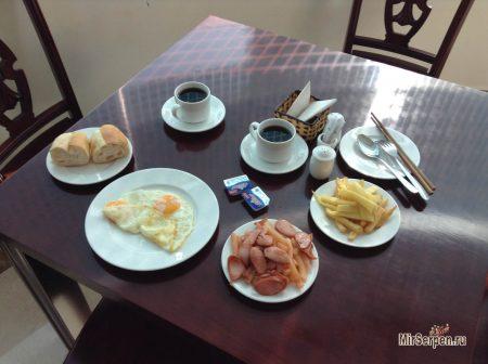 Еда в отеле VietSky 2*, Нячанг, Вьетнам Еда в отеле VietSky 2*, Нячанг, Вьетнам