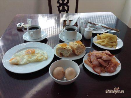 Еда в отеле VietSky 2*, Нячанг, Вьетнам Еда в отеле VietSky 2*, Нячанг, Вьетнам