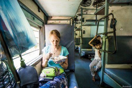 Путешествие на поезде в Индии