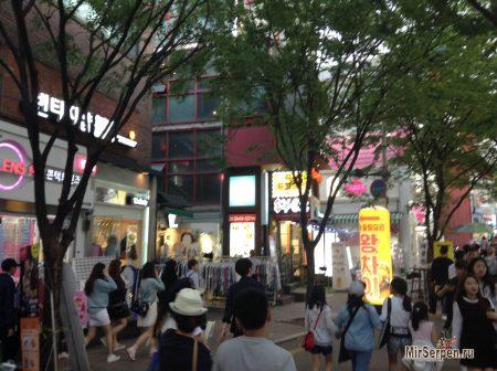 Добровольные помощники на улицах Сеула Добровольные помощники на улицах Сеула