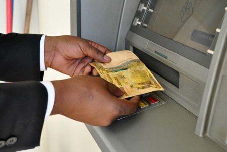 Наличные и банковские карты в путешествии: возможные преимущества