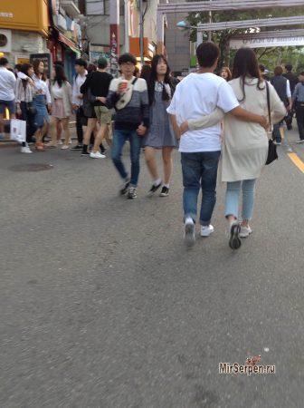 Корейские парочки на улицах Сеула