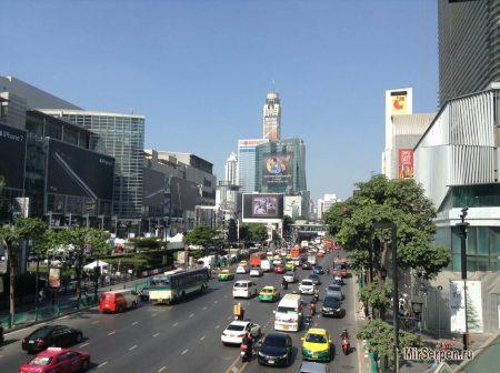 Фудкорт возле ТЦ Central World, Бангкок Фудкорт возле ТЦ Central World, Бангкок