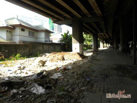 Нетуристический Бангкок: жизнь под хайвеем Нетуристический Бангкок: жизнь под хайвеем