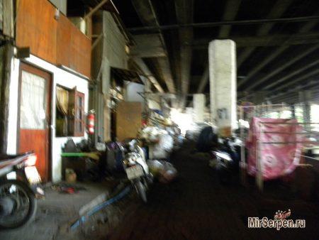 Нетуристический Бангкок: жизнь под хайвеем Нетуристический Бангкок: жизнь под хайвеем