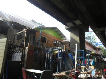 Нетуристический Бангкок: жизнь под хайвеем Нетуристический Бангкок: жизнь под хайвеем