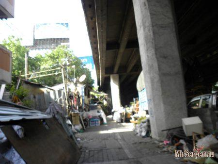 Нетуристический Бангкок: жизнь под хайвеем Нетуристический Бангкок: жизнь под хайвеем