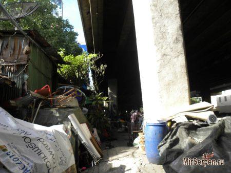 Нетуристический Бангкок: жизнь под хайвеем Нетуристический Бангкок: жизнь под хайвеем