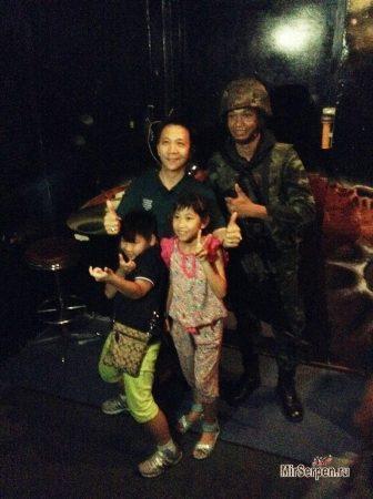 Фото с тайскими военными Фото с тайскими военными