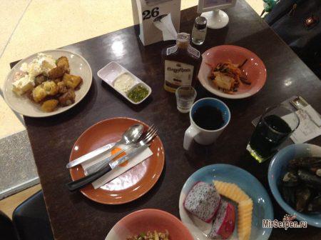 Поведение за столом в Таиланде Поведение за столом в Таиланде