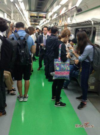 Корейская жизнь с мобильником в руках