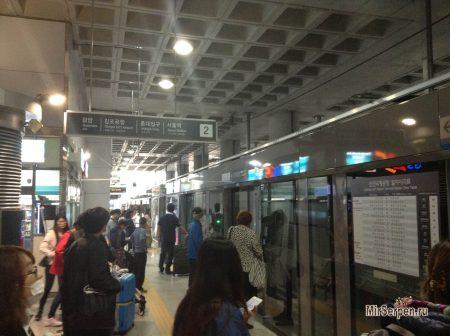 Куда бегут люди в метро Сеула? Куда бегут люди в метро Сеула?