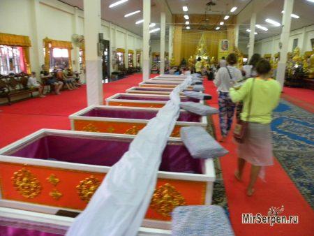 Взорвите свой мозг в Таиланде: сфотографируйте себя в гробу! Взорвите свой мозг в Таиланде: сфотографируйте себя в гробу!