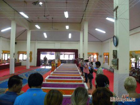 Взорвите свой мозг в Таиланде: сфотографируйте себя в гробу! Взорвите свой мозг в Таиланде: сфотографируйте себя в гробу!